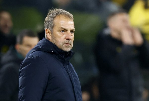 Thua Sevilla 1-4 ở trận sân kh