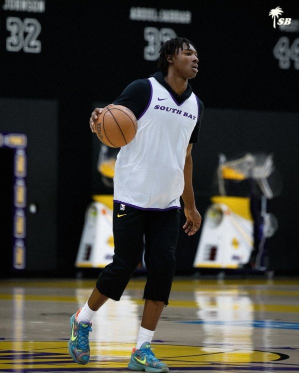 Lakers chính thức thông báo đã